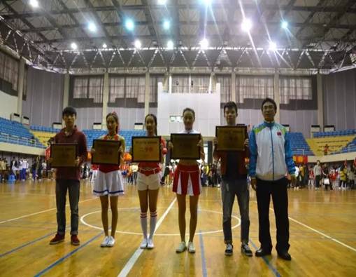 为获奖学院颁奖