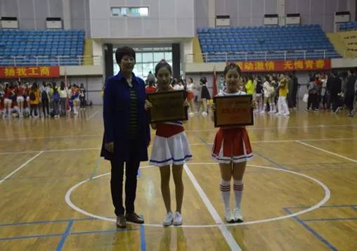 为获奖学院颁奖